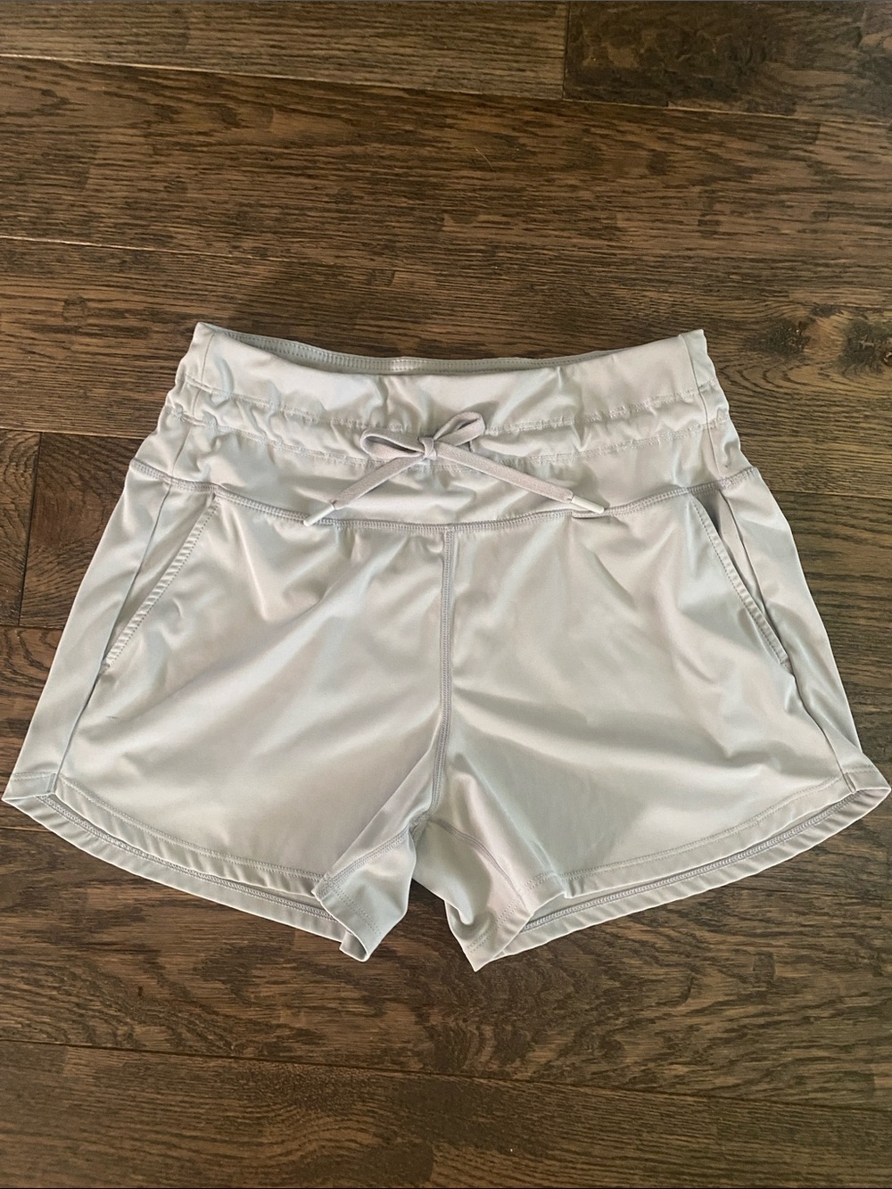 Soothfeel Women's Athletic Drawstring Shorts in Light Gray